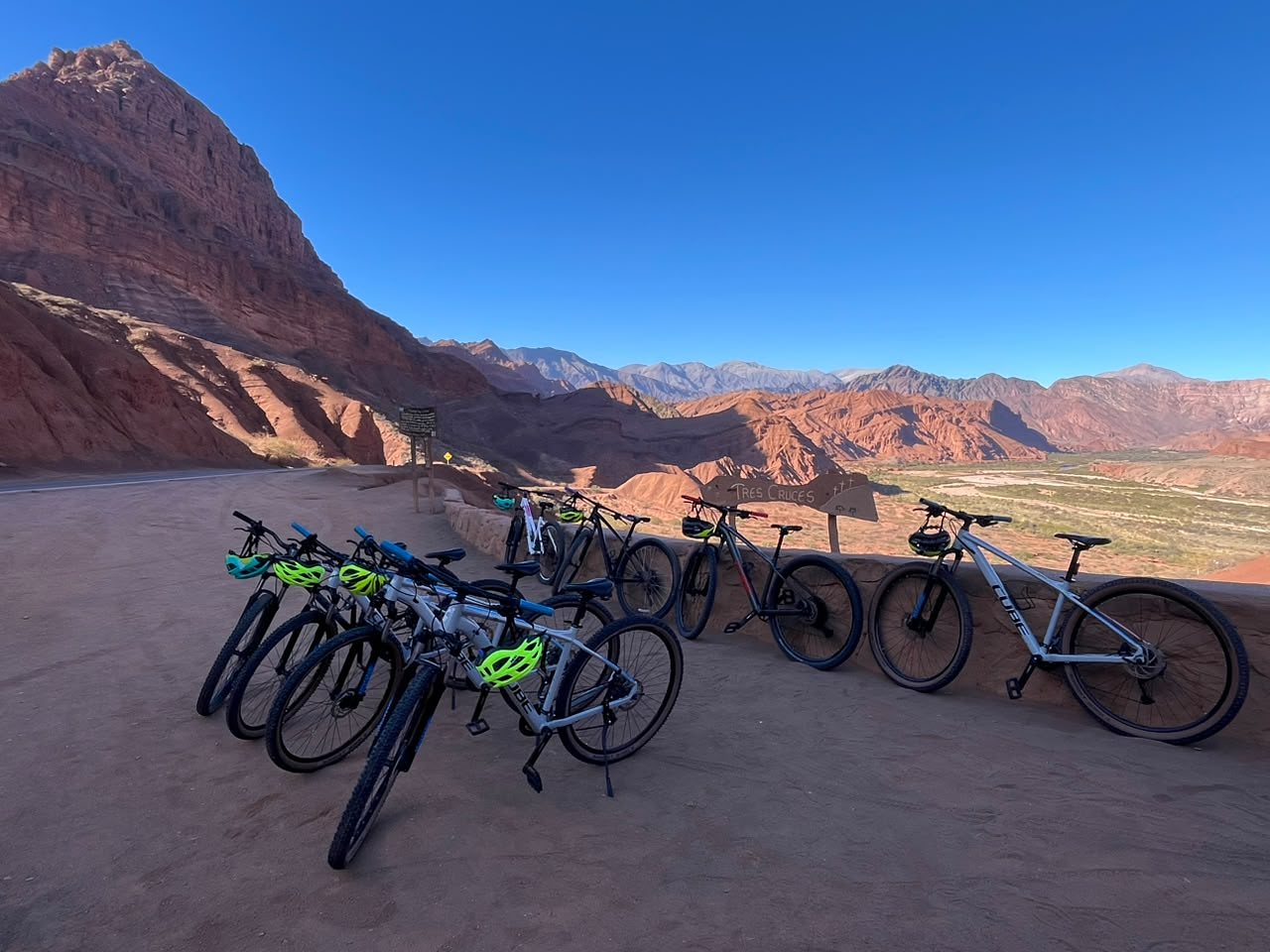 Bicis MTB en el mirador del valle